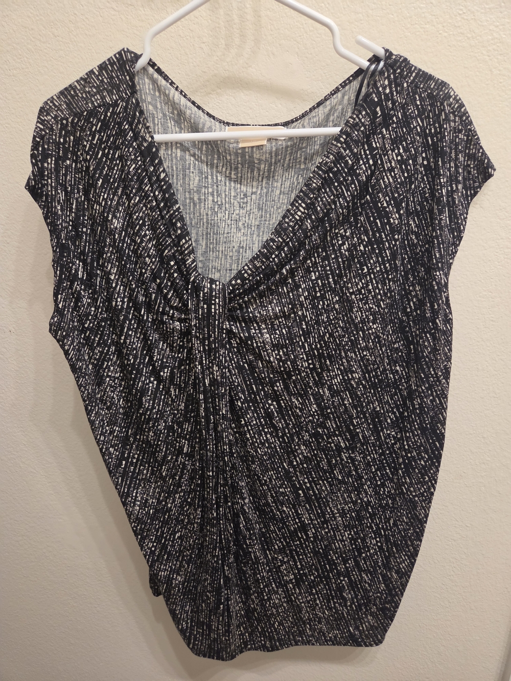 Michael Kors Black and White Twist V-Neck Blouse - Picture 1 of 5